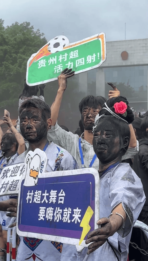 00公里参加云南抹黑节主打一个为了纯粹的快乐PG麻将胡了模拟器已“黑化”！游客驱车30(图5)