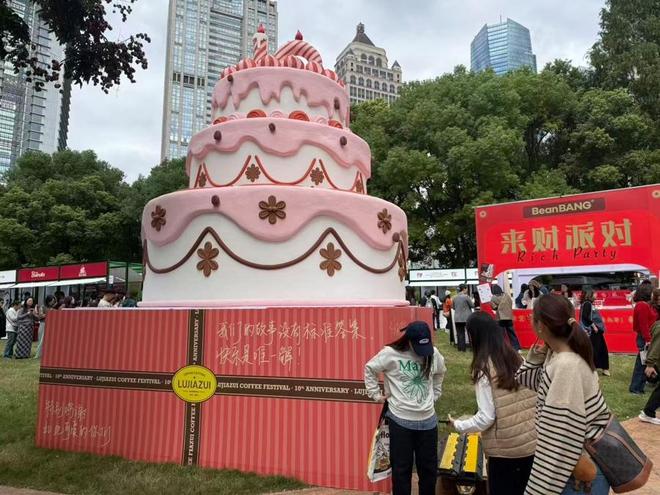 家嘴：一节十年满城“咖”香麻将胡了试玩咖啡“溢出”陆(图3)