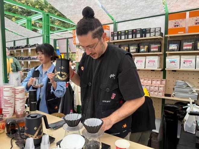 家嘴：一节十年满城“咖”香麻将胡了试玩咖啡“溢出”陆(图2)